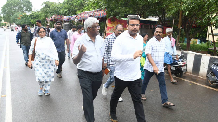 GVMC Commissioner inspects Simhachalam Giri Pradakshina route